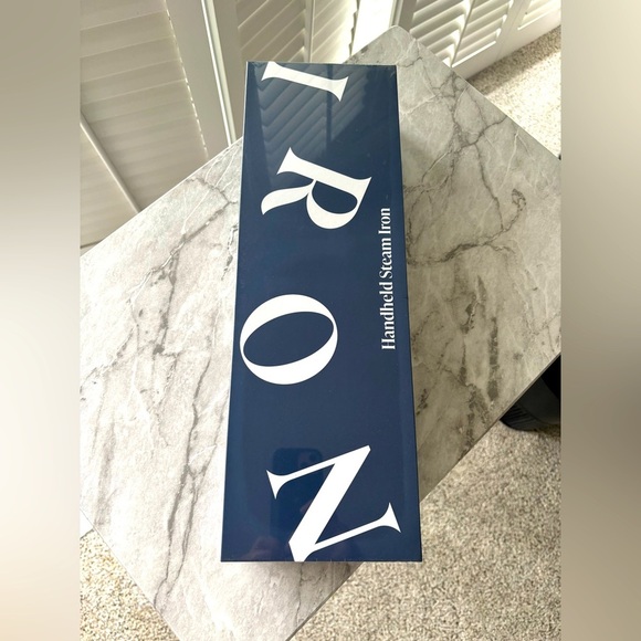 NORI Brand new in sealed box Handheld Steam Iron in Navy Blue - Picture 1 of 4